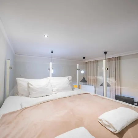 Akacfahome Center * 布达佩斯